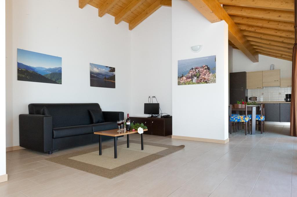 Residence Le Azalee & Spa Vercana Pokoj fotografie