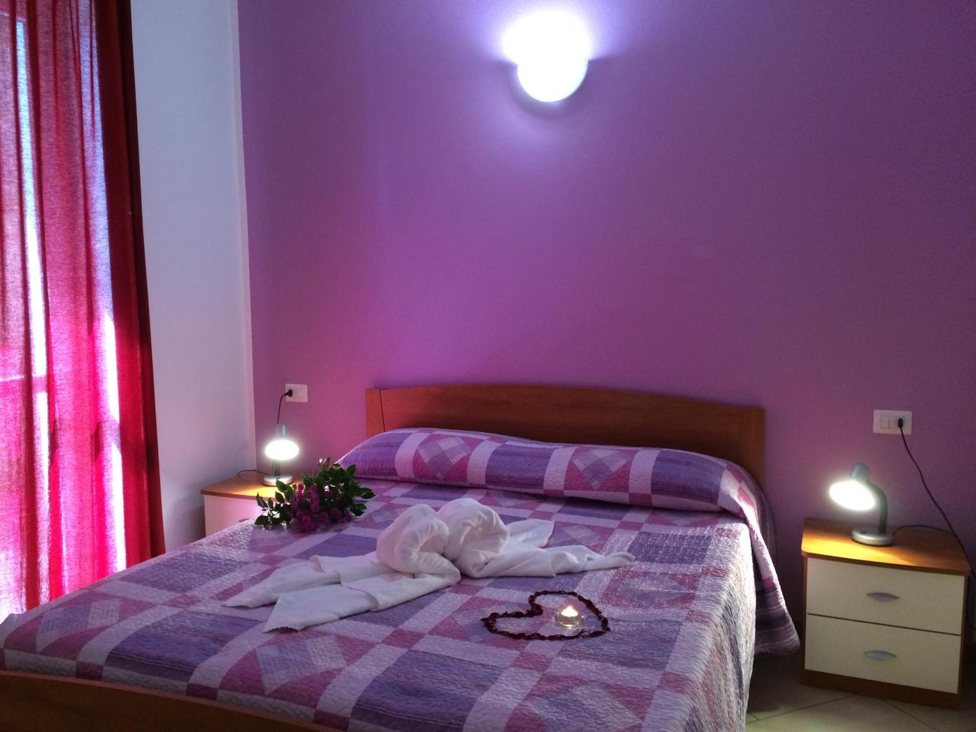 Residence Le Azalee & Spa Vercana Pokoj fotografie