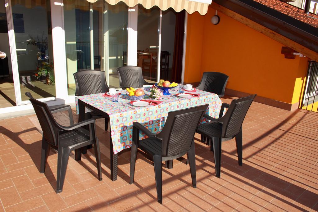 Residence Le Azalee & Spa Vercana Pokoj fotografie