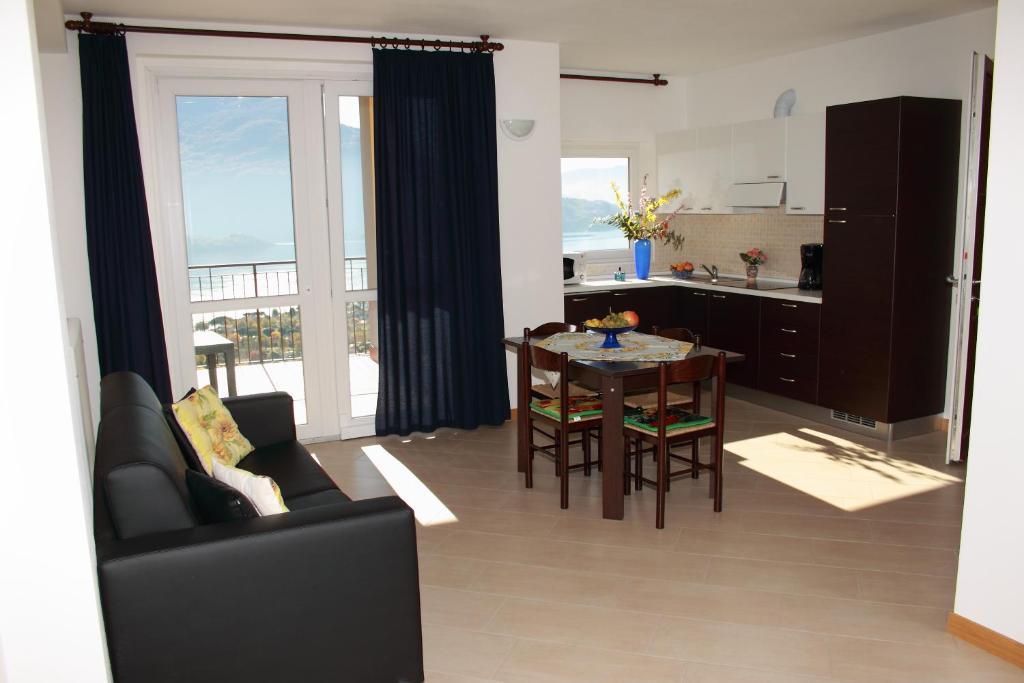 Residence Le Azalee & Spa Vercana Pokoj fotografie