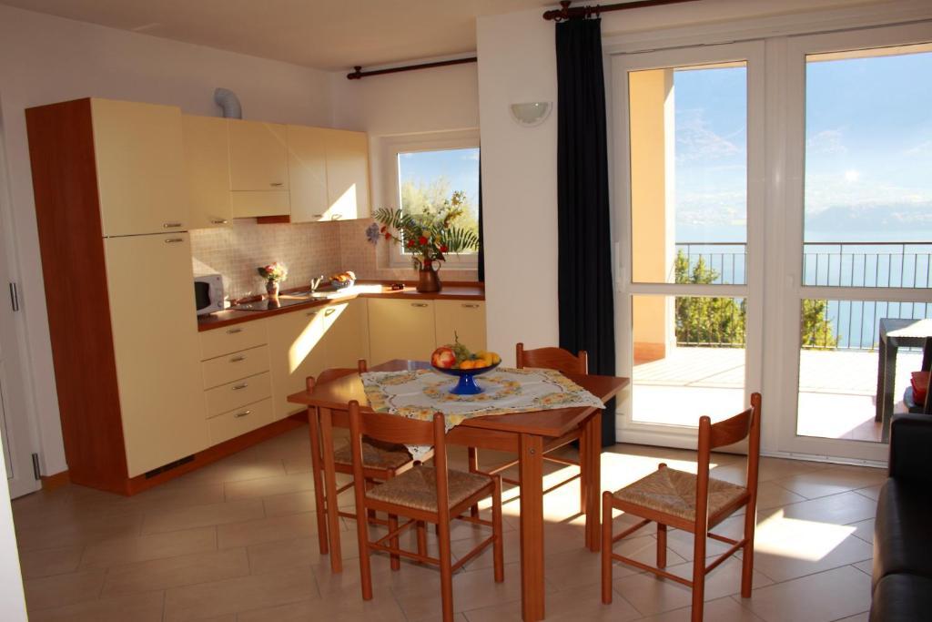 Residence Le Azalee & Spa Vercana Pokoj fotografie